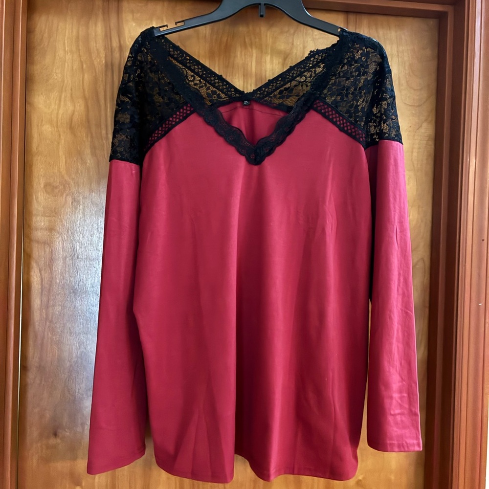 Red and Black Lace Long Sleeve Top - size xl - never worn with Lou tags